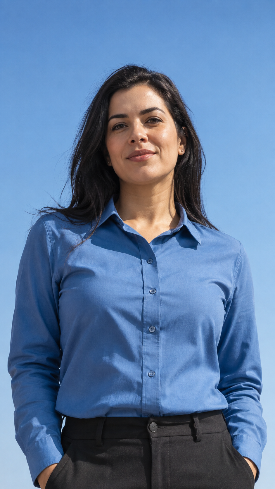 Camisa azul contra o céu — imagem gerada por IA.
