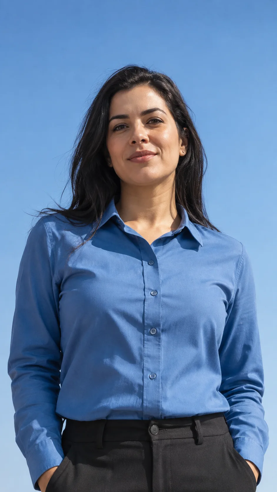 Camisa azul contra o céu — imagem gerada por IA.